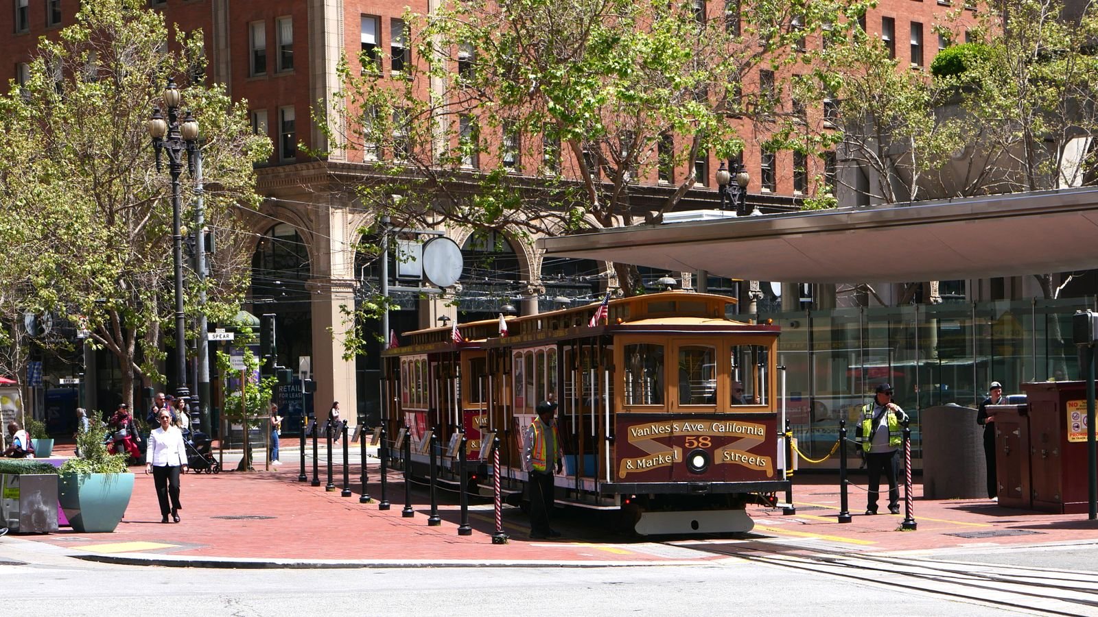 A cable car at its turntable on a sunny day.